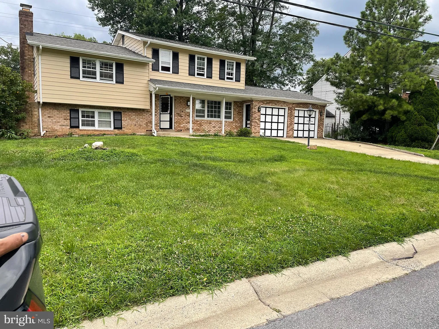 5 bed, 3.0 bath, 2452 sqft, $4,000 — Photo 2