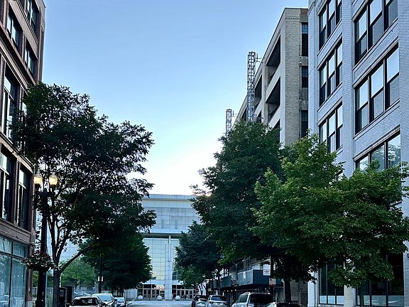 3rd image of 2303 S Michigan Ave APT 203