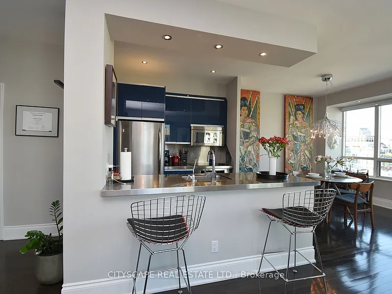 903 Bloor St W — Photo 17