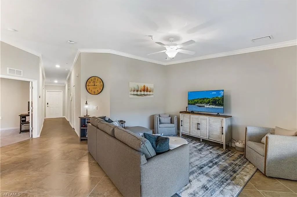 2 bed, 2.0 bath, 1366 sqft, $7,500 — Photo 3