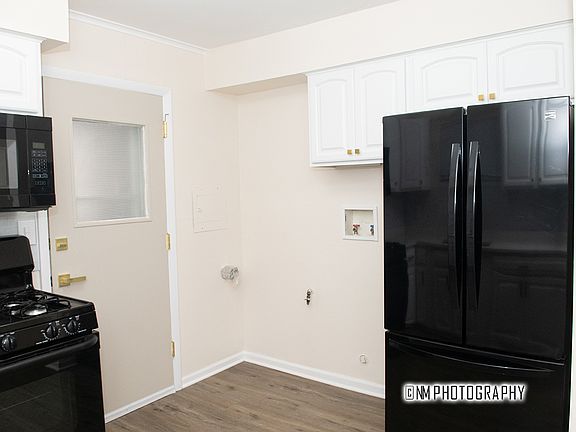 4th image of 16225 Clifton Park Ave