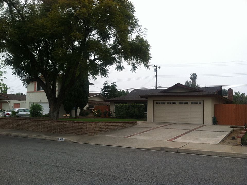 1st image of 423 Fuego Ave