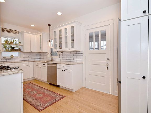 3rd image of 538 N Stone Ave