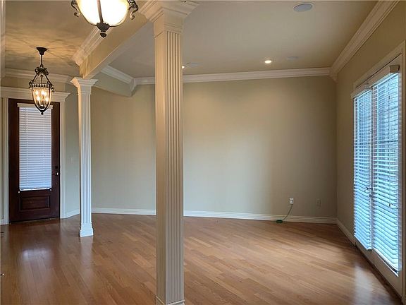 2nd image of 2515 Everest Ave
