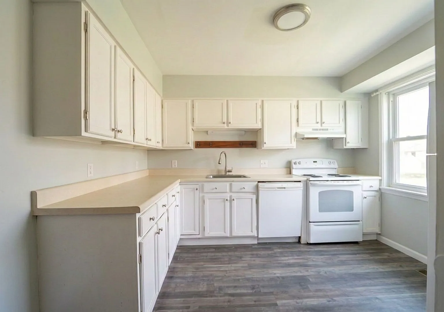 3 Bed Townhouse - Topsham! — Photo 3