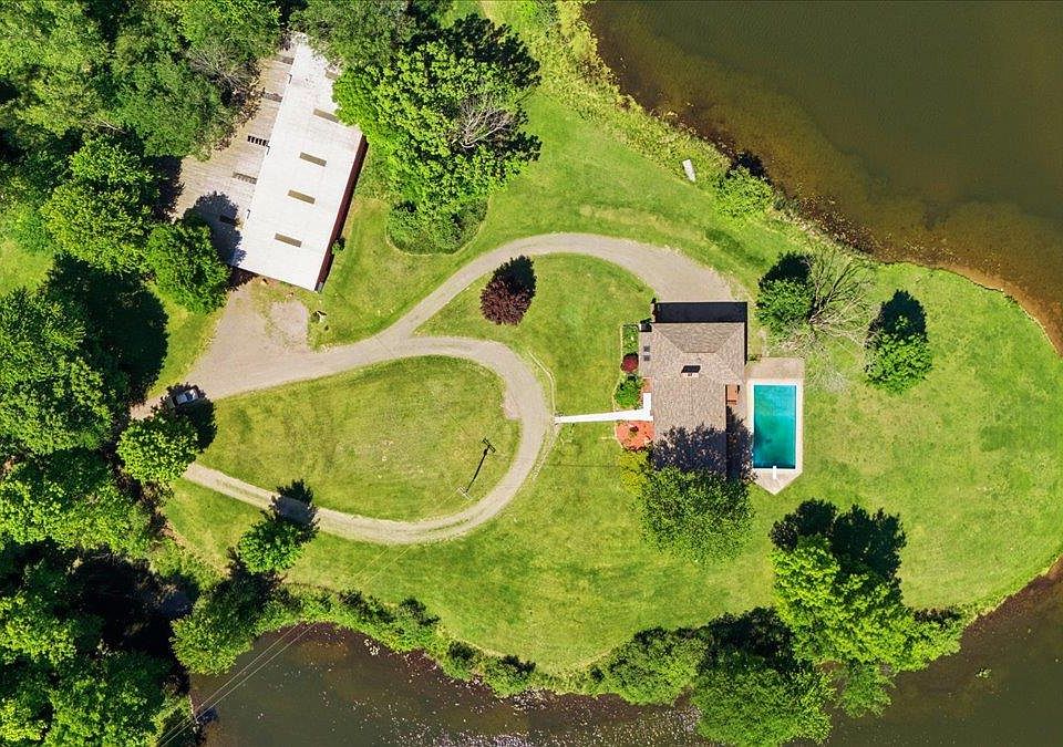 725 Deerpath Ct, photo 11