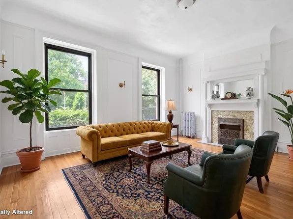 282 Manhattan Avenue image 1 of 17