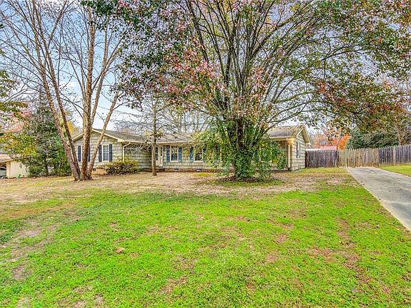 3rd image of 4509 Belvoir Dr
