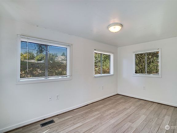 5th image of 3213 6th Avenue