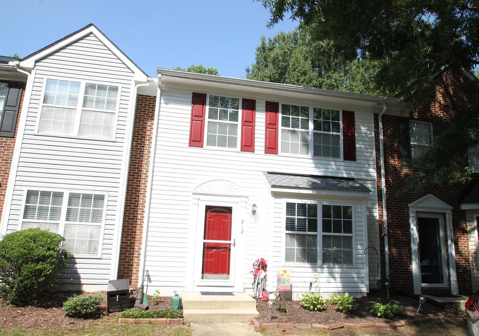 2 bed, 2.5 bath, 1450 sqft, $1,750 — Photo 1