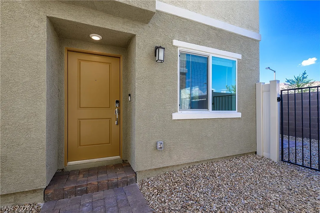 3 bed, 2.5 bath, 1764 sqft, $2,400 — Photo 3