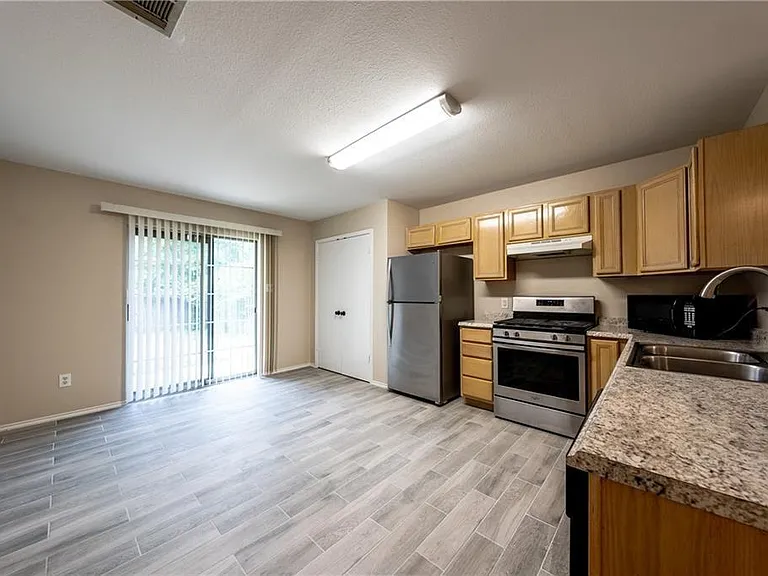 1607 Greening Way — Photo 9