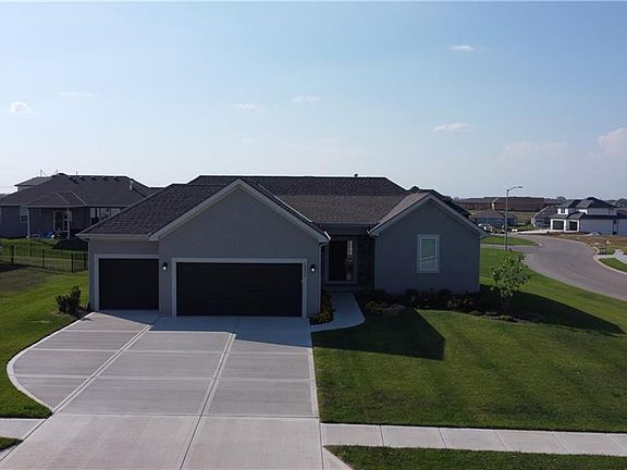 5th image of 18804 Redbud Ln