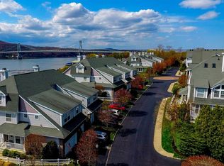 122 Hudson Pointe Dr, Poughkeepsie, NY 12601