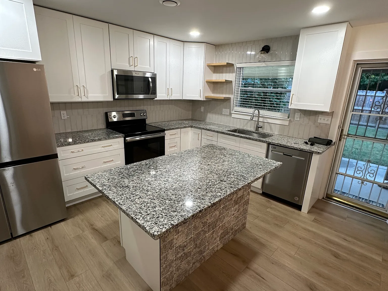 3 bed, 1.5 bath, 1200 sqft, $1,500 — Photo 1