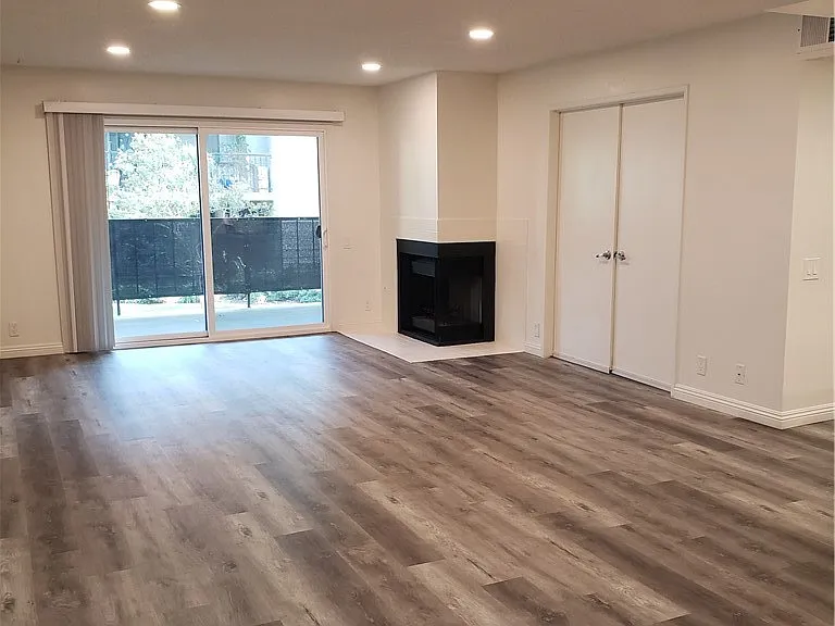 254 E Fern Ave #106 — Photo 4
