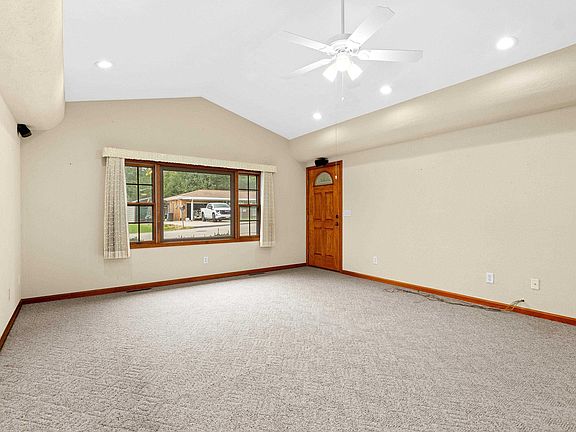 5th image of 4817 W Roseland Ln