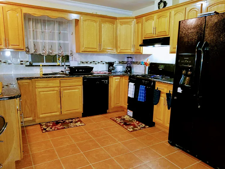 146 Terrace Ave #1A — Photo 4