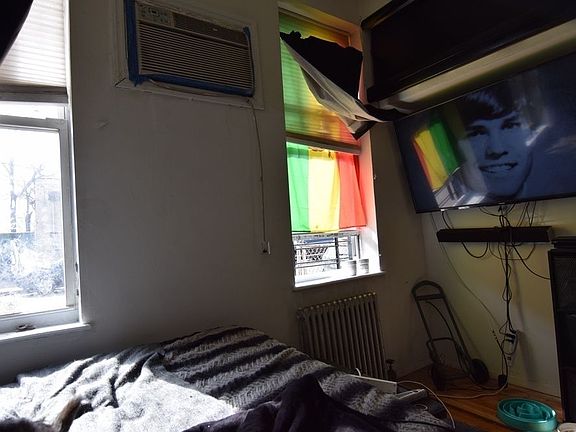 3rd image of 268 Franklin St APT 1L