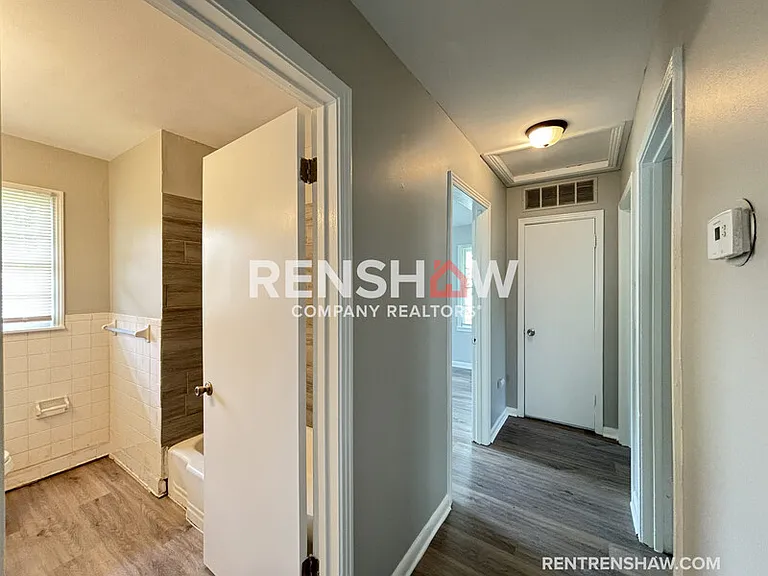 828 Harvey Cv — Photo 11