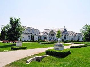 11N034 Williamsburg Dr, Elgin, IL 60124