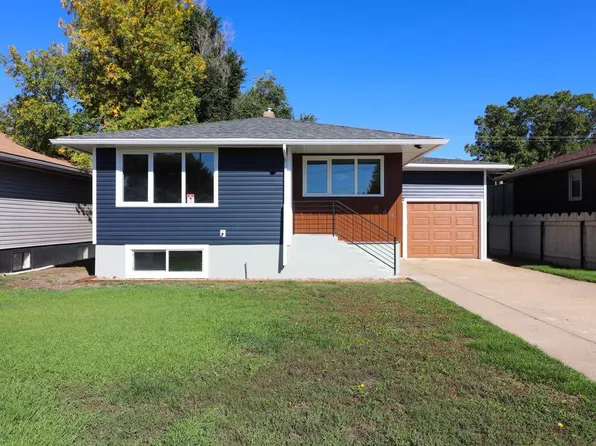 644 S 7th St SW, Medicine Hat, AB T1A 4K8