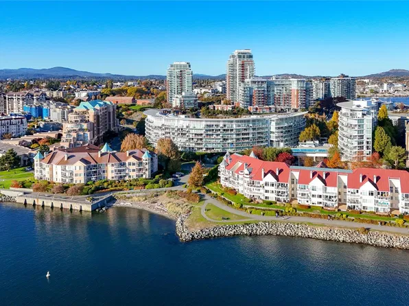 68 Songhees Rd #104, Victoria, BC V9A 0A3