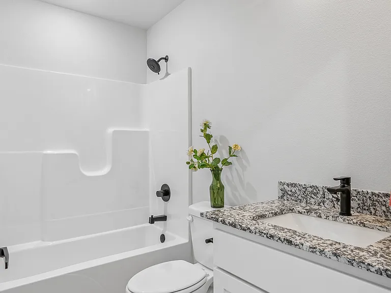 1020 Hunter Dr — Photo 14