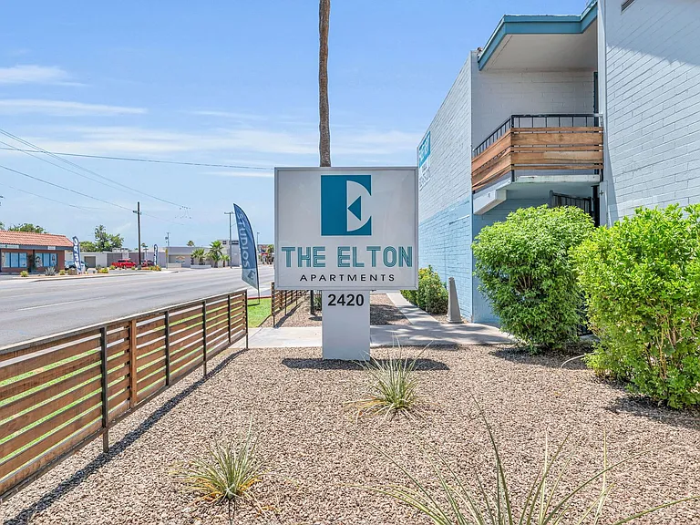 Elton Studio Suites — Photo 1