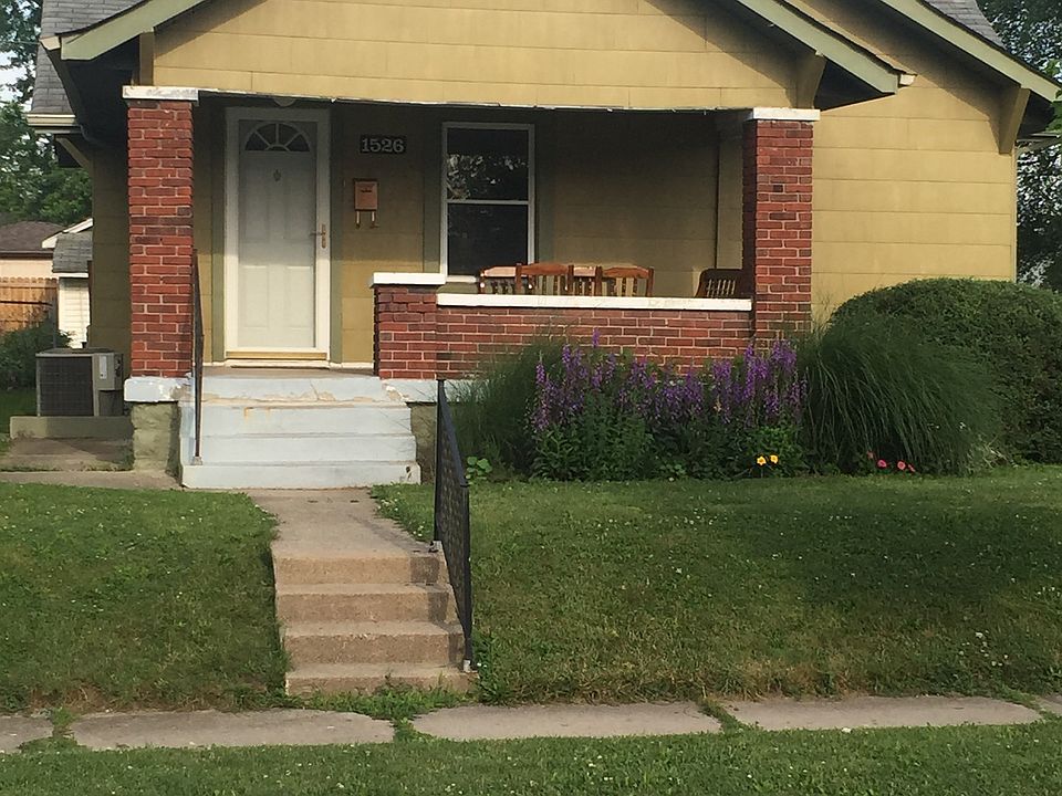 1526 N Gladstone Ave Front