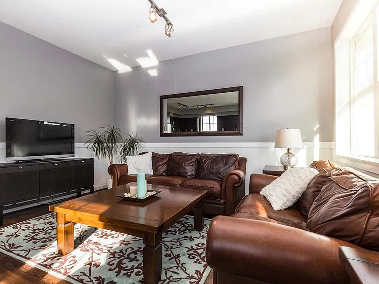 3355 Devonshire Ave — Photo 10