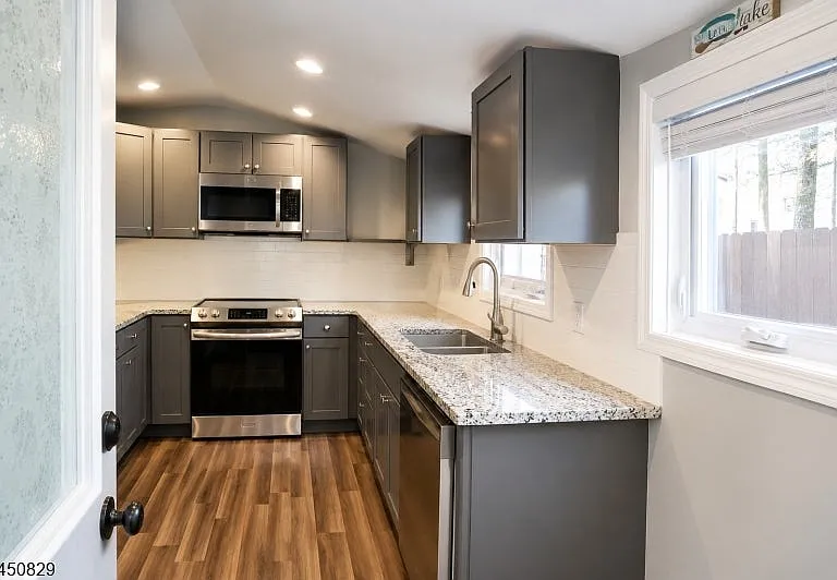 1 Hickory Trl — Photo 1
