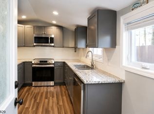 1 Hickory Trl, Byram Township, NJ 07821