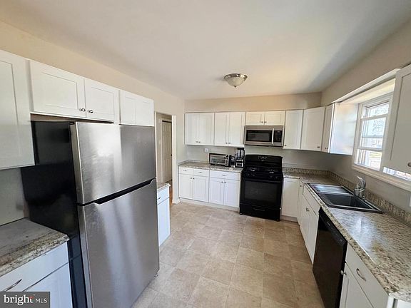 5th image of 252 Terry Ln