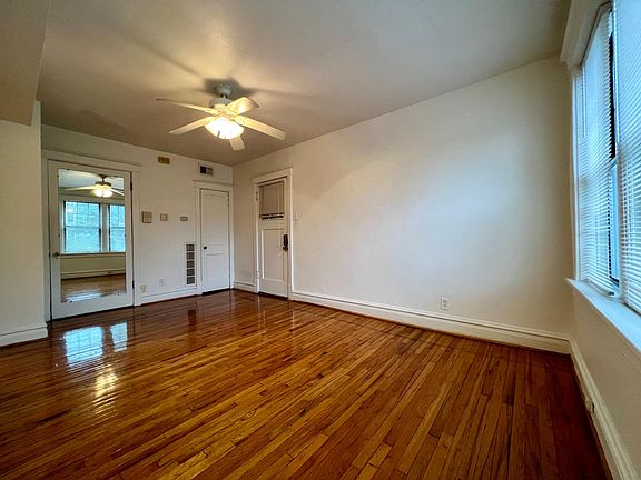 4th image of 4415 Pershing Ave #202