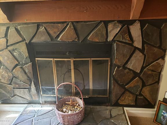 3rd image of 207 Peppermint Ave