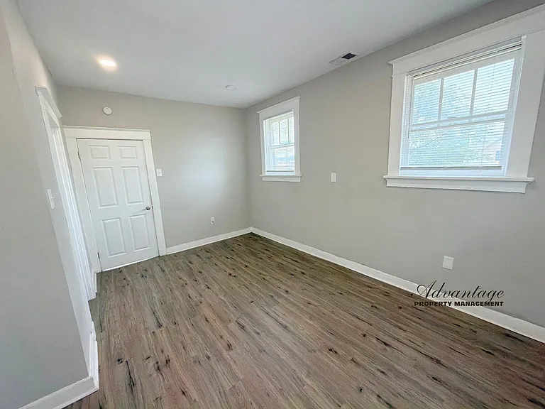 525 N Waldran Blvd #4 — Photo 4