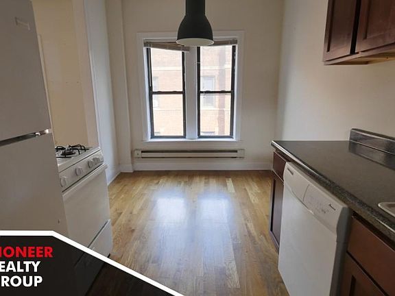 5th image of 3823 N Fremont St #3825E3