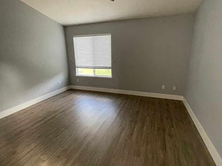 9361 Castleview Dr — Photo 29