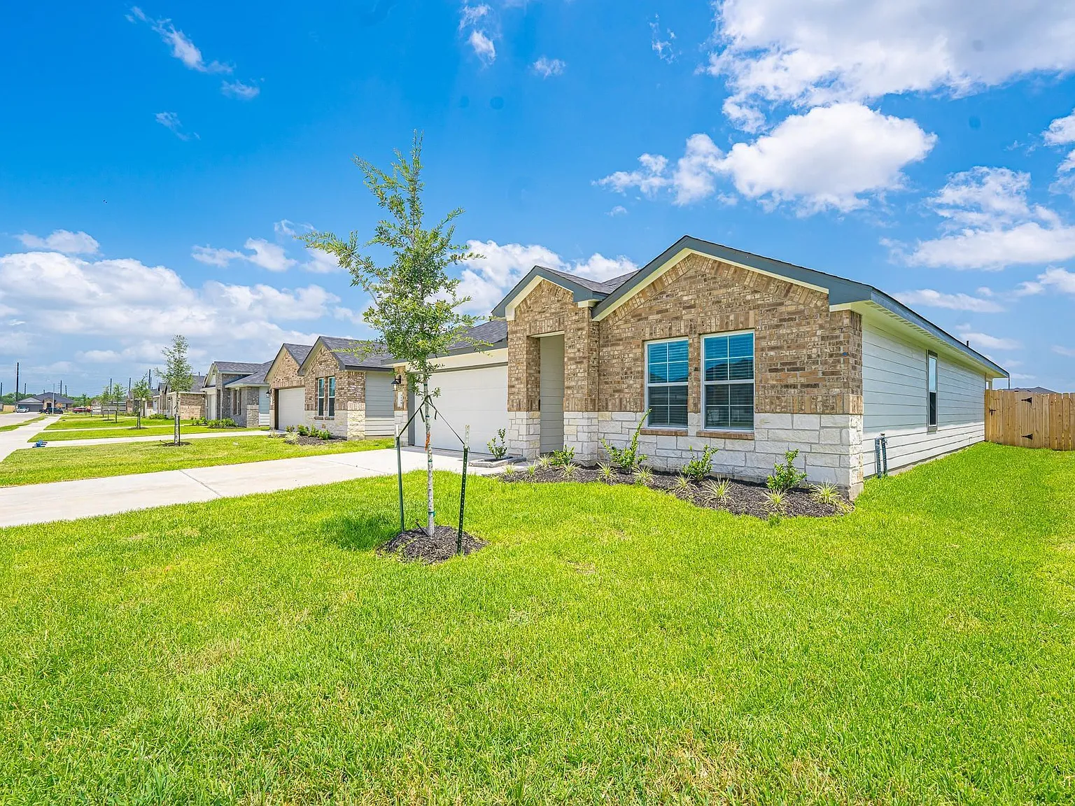 4 bed, 2.0 bath, 1873 sqft, $2,250 — Photo 4