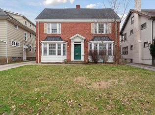 13108 Cedar Rd, Cleveland Heights, OH 44118