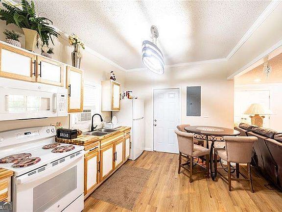 5th image of 823 Cooper Dr NE