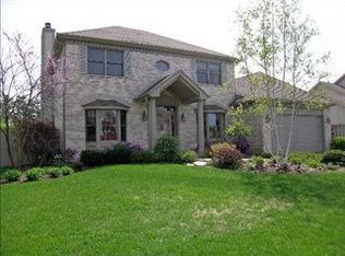 571 Primrose Ln, Crystal Lake, IL 60014