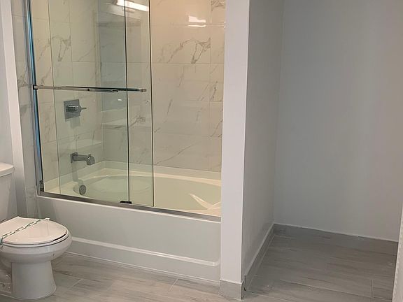 4th image of 619 E Sheridan St #1011