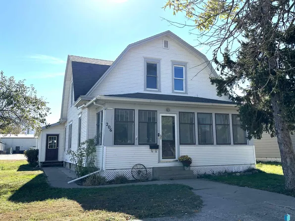 206 W 2nd St, Miller, SD 57362