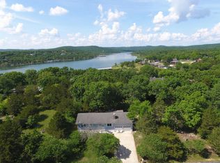 233 Pinewood Dr, Reeds Spring, MO 65737