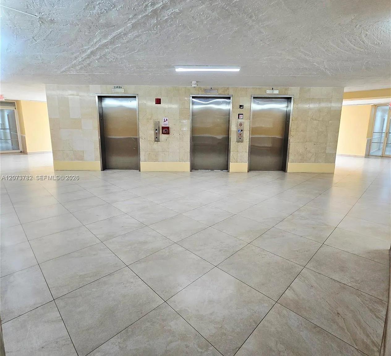International Towers Cond — Photo 4