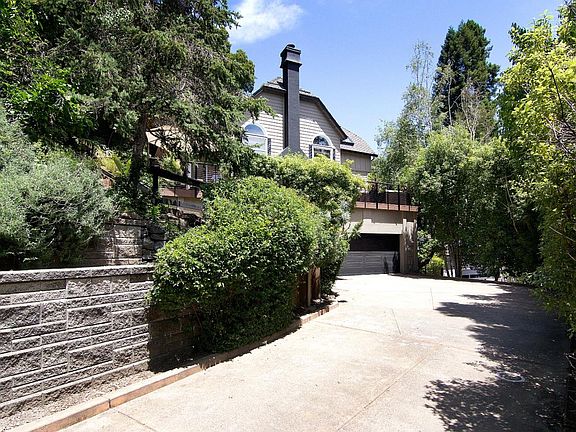 2nd image of 123 Carbonera Dr