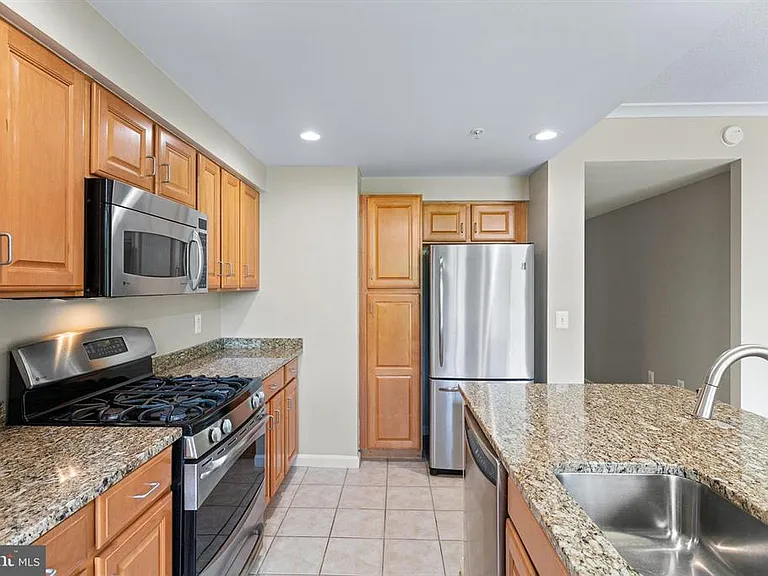 4480 Market Commons Dr #405 — Photo 31