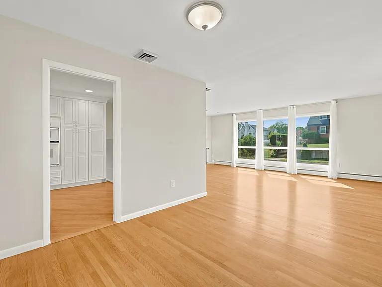 60 Oakland Ave — Photo 17